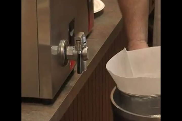 How to Clean a Vollrath Deep Fryer How to Clean a Vollrath Deep Fryer