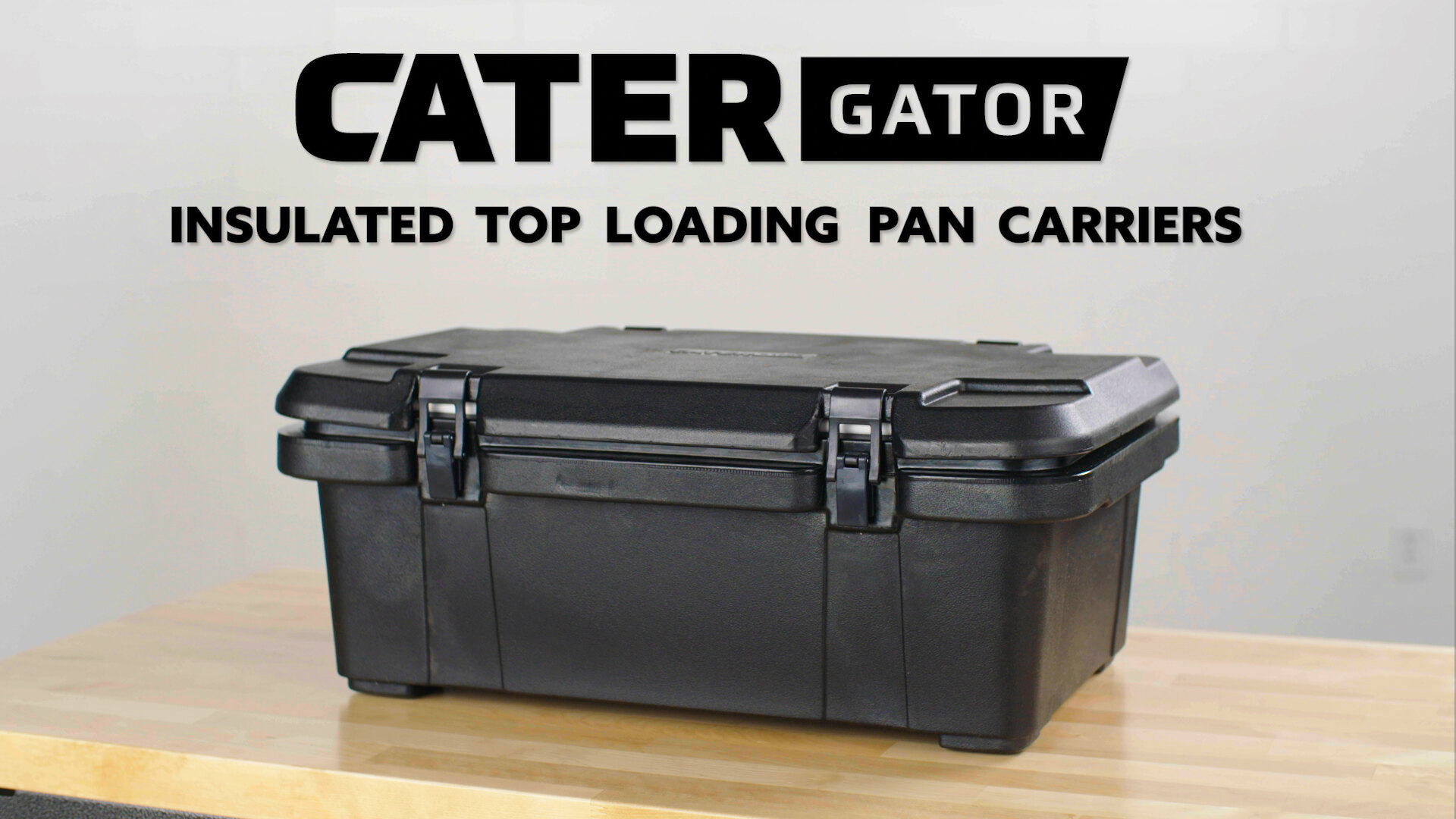 CaterGator Black Front Loading Insulated Food Pan Carrier with Vigor  Plastic Food Pans and Lids - 5 Full-Size Pan Max Capacity