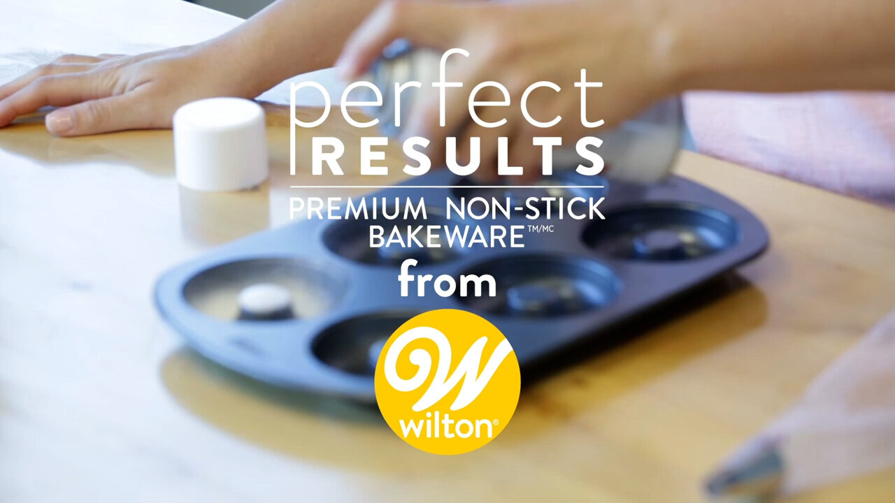 Wilton 191003017 Perfect Results Non-Stick 12 Mold Muffin Top / Slider Bun  Pan - 11 x 16