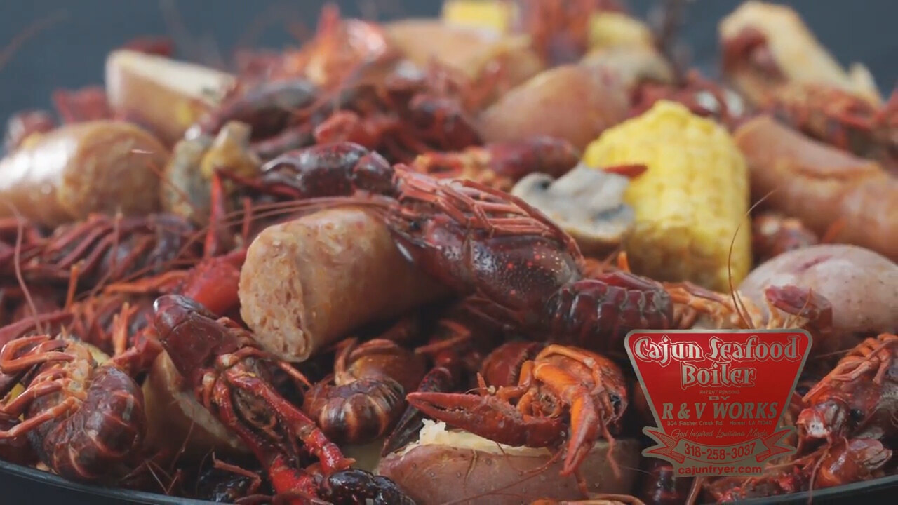 https://cdn.webstaurantstore.com/images/videos/extra_large/rv_works_cajun_seafood_boiler.jpg