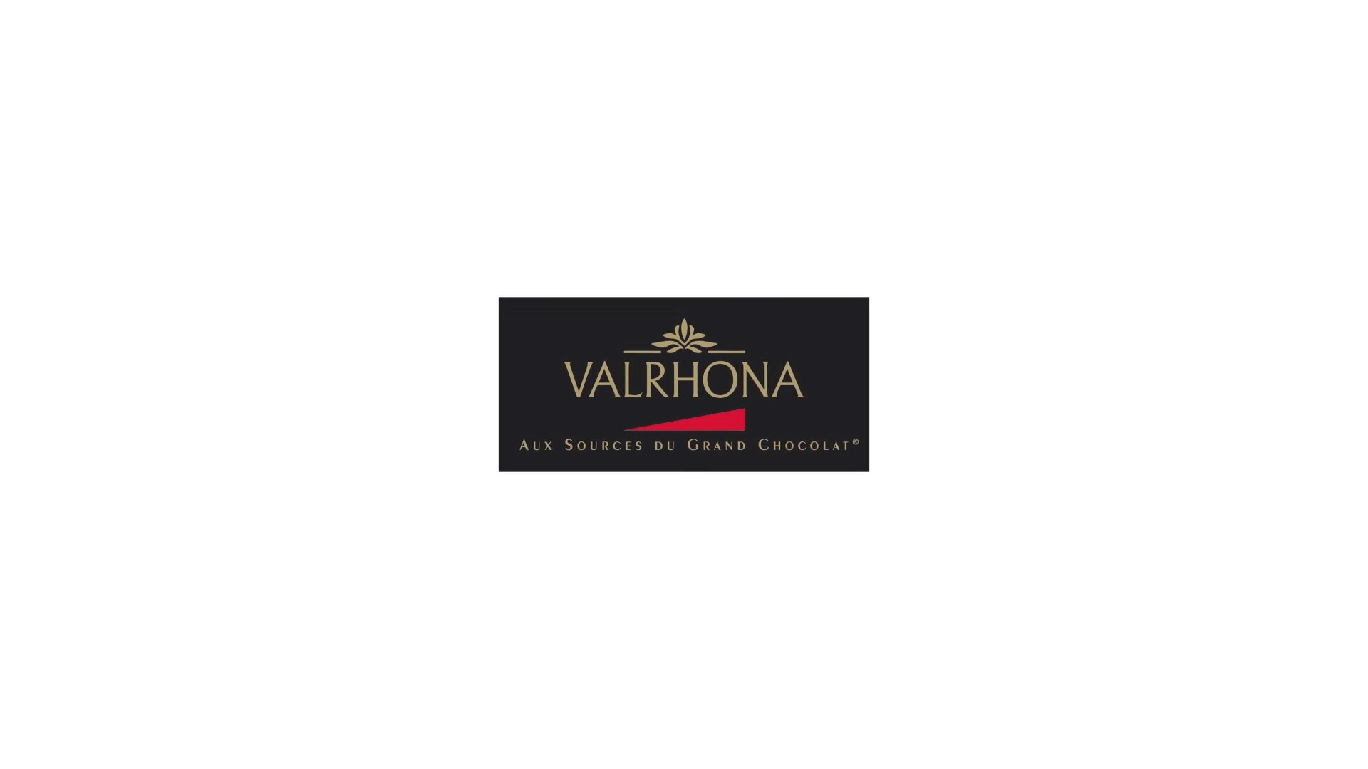 Valrhona Dulcey 35% Blond Chocolate Féve 6.6 lb. - 3/Case - Decadent Blond  Chocolate in Bulk